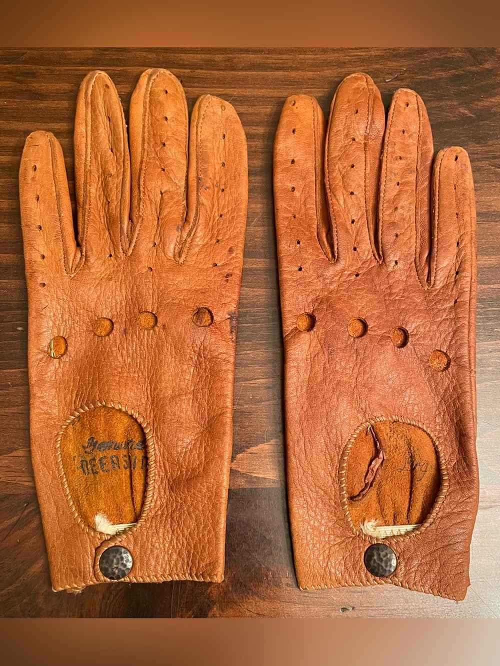 Vintage Genuine Deerskin Leather Driving Gloves - Women’s Large (1960’s)